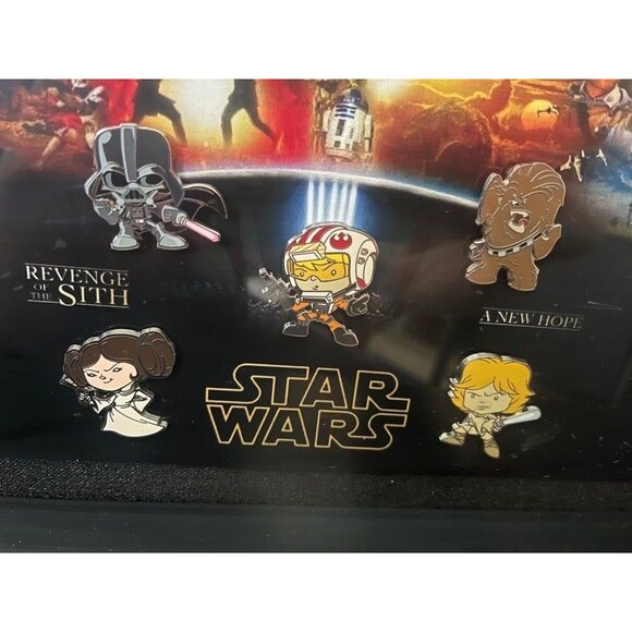 Disney Star Wars "Cuties" Framed Pin Set Collection. Limited Edition 2015 - Picture 2 of 5